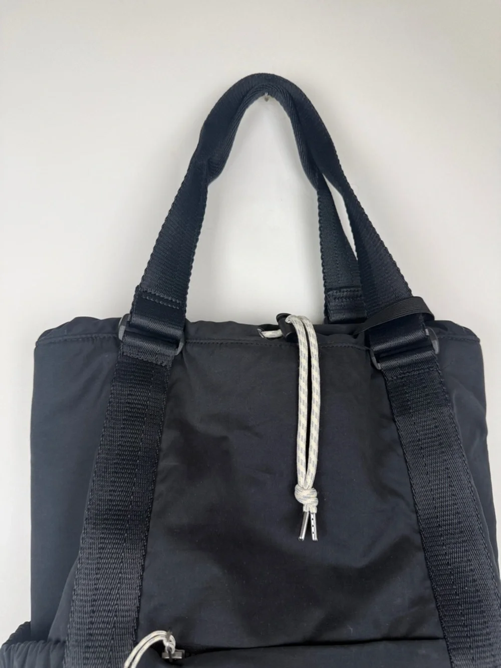 Vuori V1 Black Convertible Sports Tote Bag Backpack NWOT